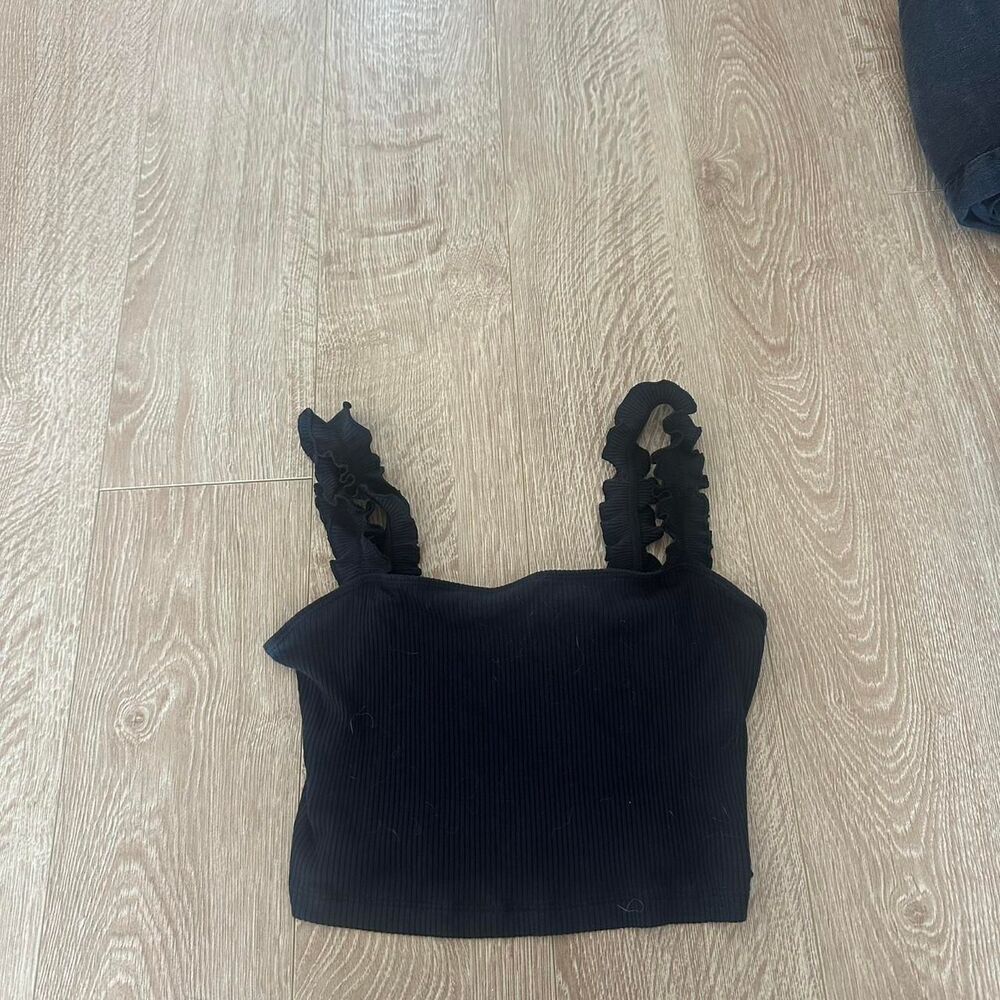 Aritzia Women's Black Crop-top